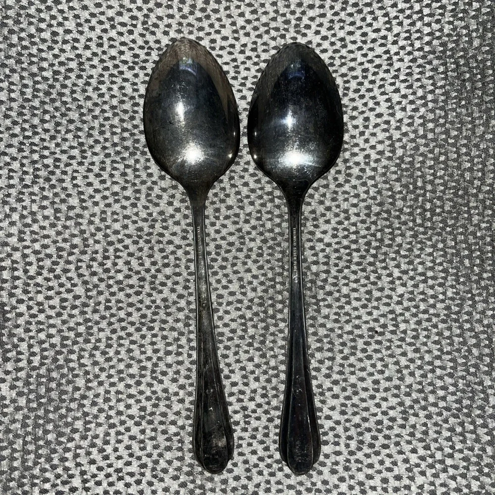 2 Oneida LYNNWOOD Silver-plate Serving Spoons‎ Need Polished